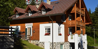 suche - Garage - In der Residence Unternonn befindet sich unsere Ferienwohnung Anternann.
Sie ist sehr hell und das große gemütliche Wohnzimmer bietet Platz für viel Gemütlichkeit . Auf dem Balkon kann man die untergehende Sonne an der Santnerspitze geniessen . Die Ferienwohnung bietet Platz für maximal 6 Personen und ist 83m² groß. - Appartment Anternann