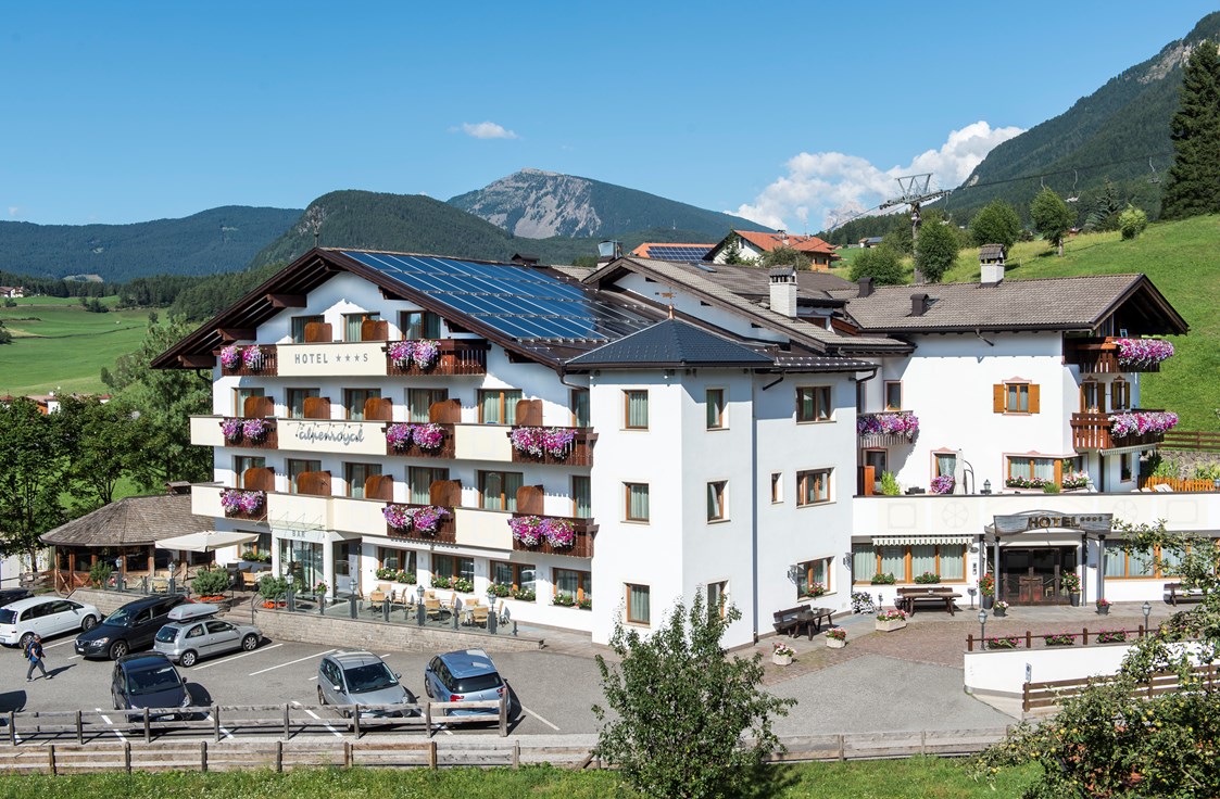 Unterkunft: Sommeransicht - Hotel Alpenroyal