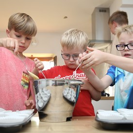 Unterkunft: Mit den Kindern beim Kuchen Backen - Pardellerhof